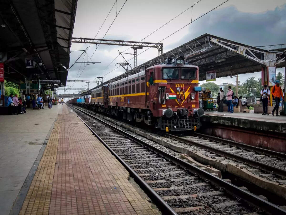 Indian Railways nearing milestone to become world’s largest green network Indian Railways nearing milestone to become world’s largest green network