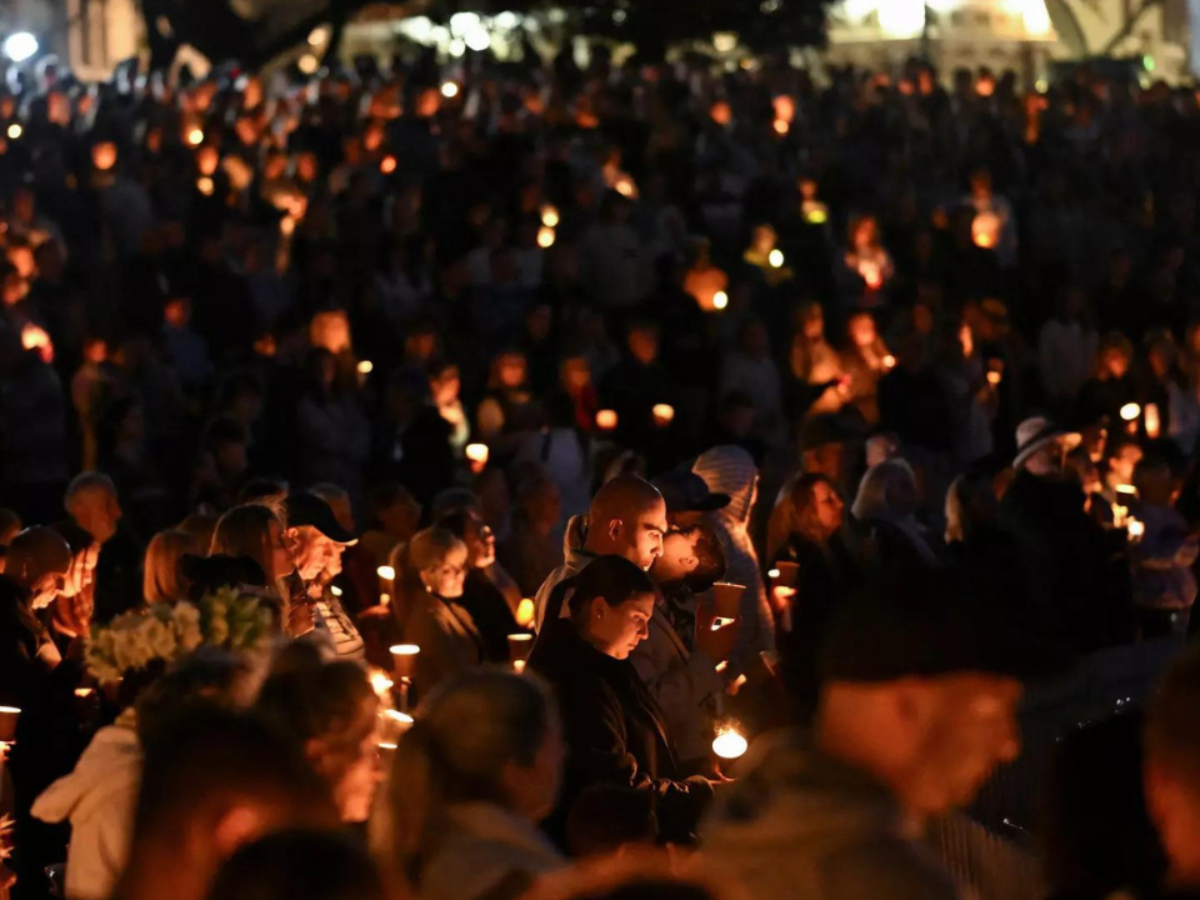 Candlelight vigil and prayers: People gather on Sydney’s Bondi beach to pay tribute to victims of shopping mall attack  | The Times of India