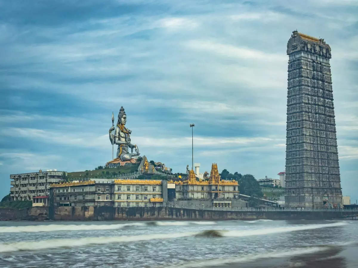 How to reach Murudeshwar Temple in Karnataka?