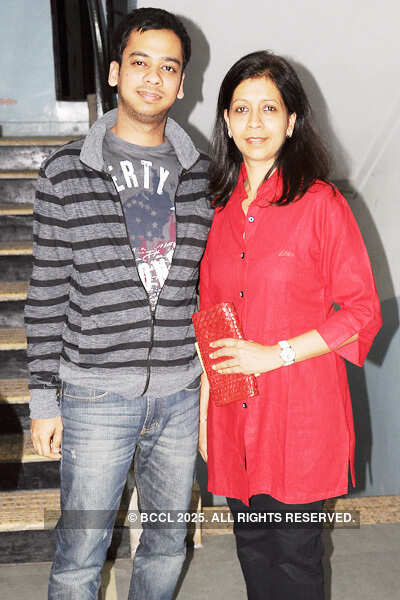 Play: 'Panchi Aise Aate Hain'