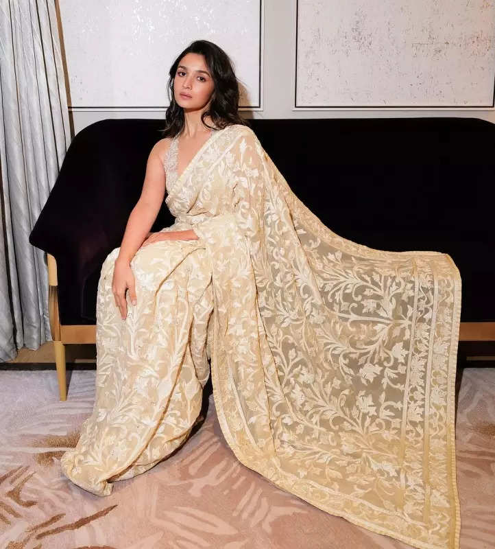 Alia Bhatt's regal affair in pearl sharara set leaves the internet in awe of her grace, see pictures