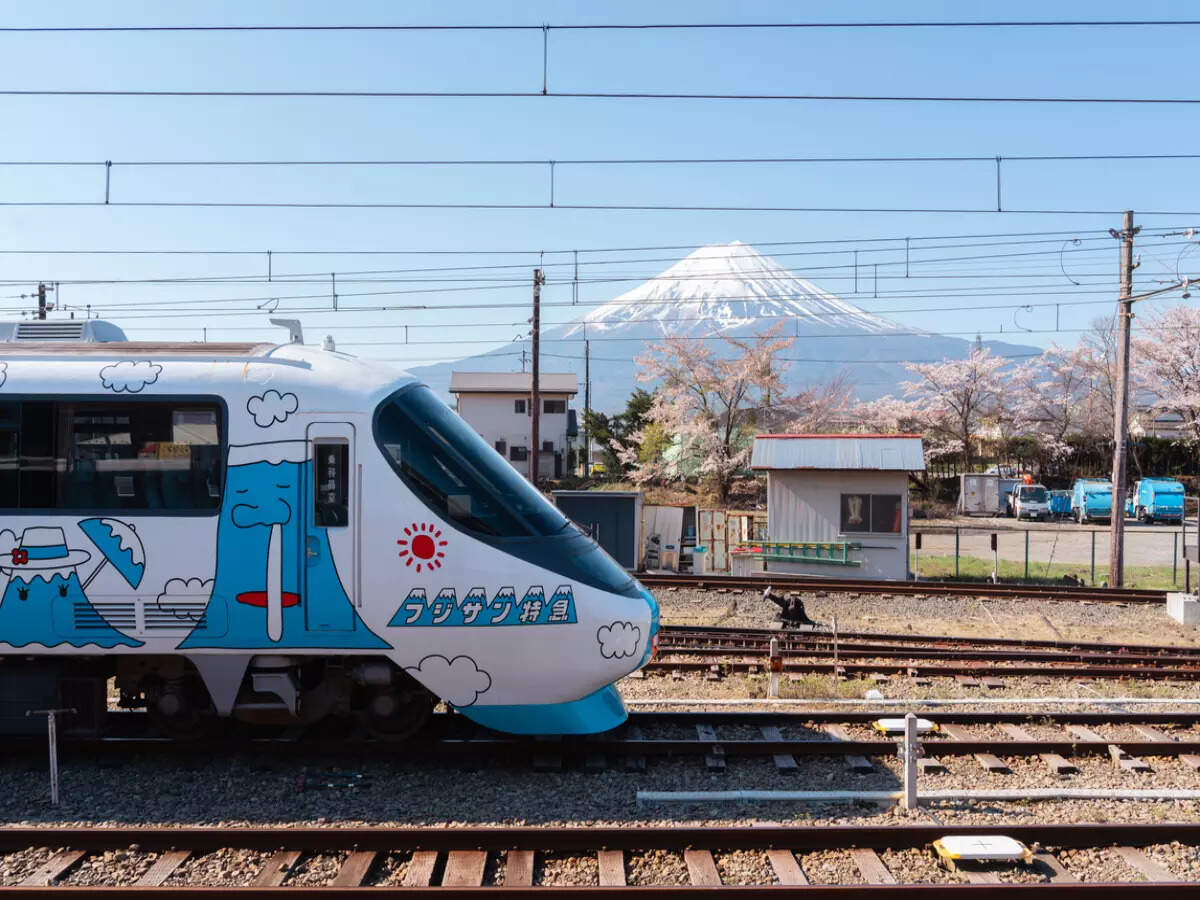 Mount Fuji view to be blocked amid tourist overcrowding Mount Fuji view to be blocked amid tourist overcrowding
