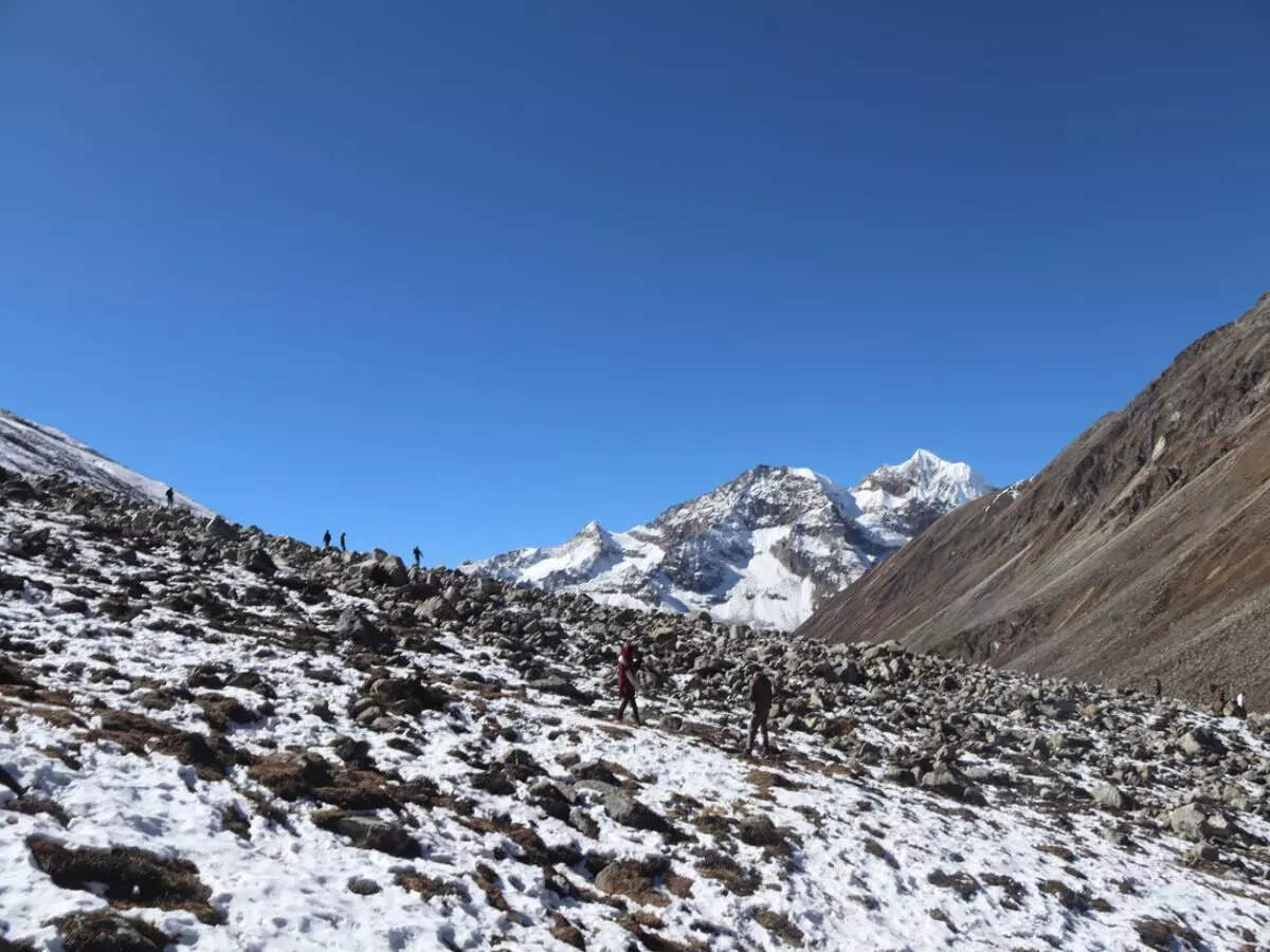 Sikkim witnesses record tourist influx; projected to reach 1.2 million visitors by year end Sikkim witnesses record tourist influx; projected to reach 1.2 million visitors by year end