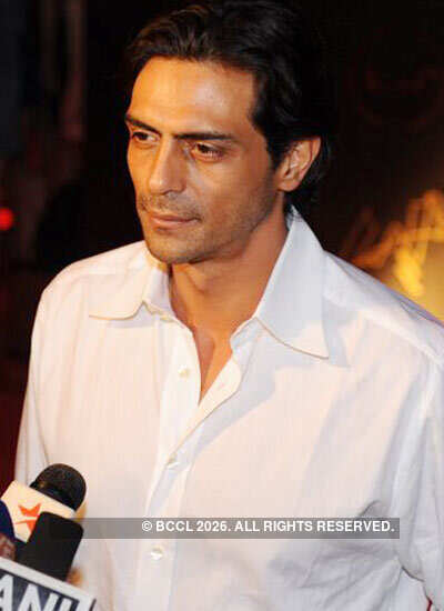 B'wood mourns Dev Anand's death