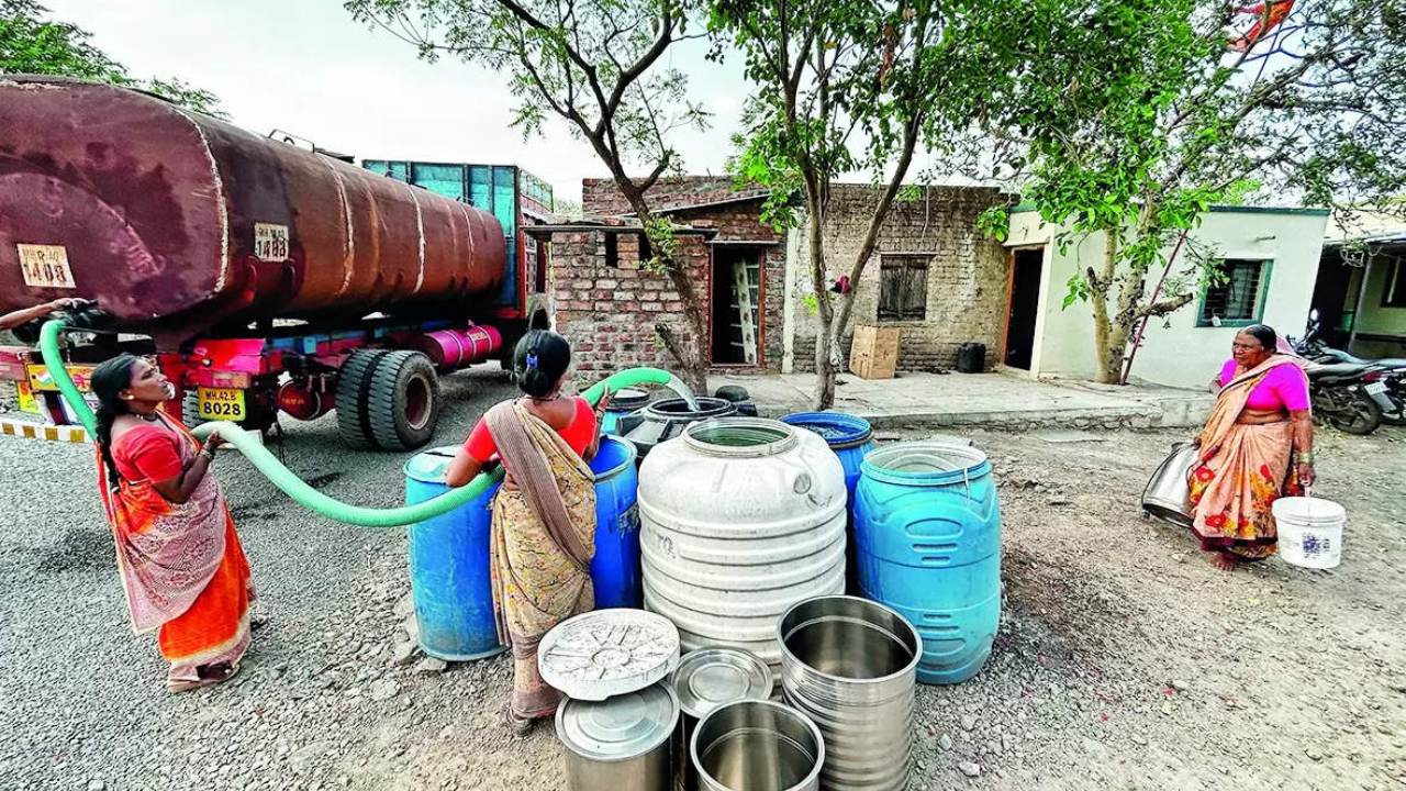 Maharashtra farmers fight water scarcity in villages near Baramati with smile