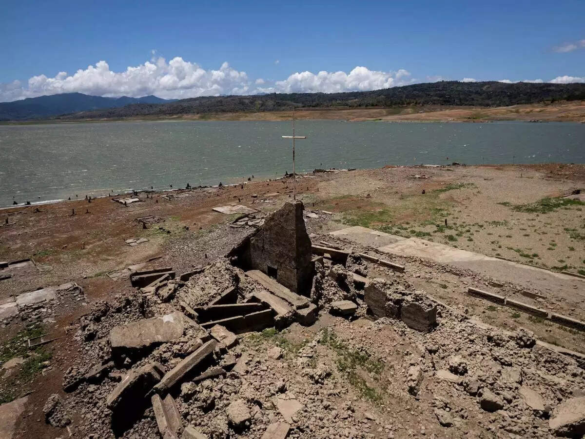 300-year-old underwater town resurfaces due to extreme heat in Philippines 300-year-old underwater town resurfaces due to extreme heat in Philippines