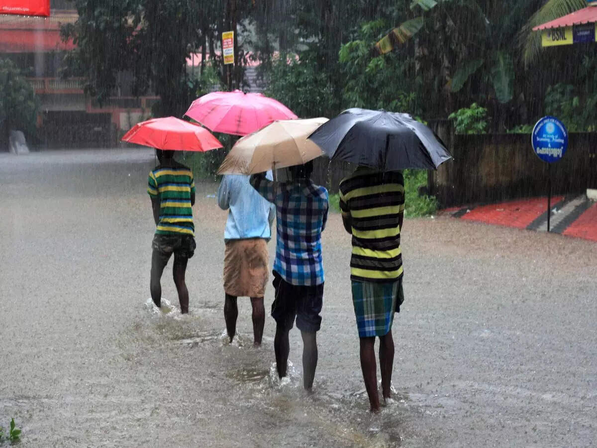 IMD issues ‘red alert’ for Kerala; warns of heavy rainfall and thunderstorms IMD issues ‘red alert’ for Kerala; warns of heavy rainfall and thunderstorms