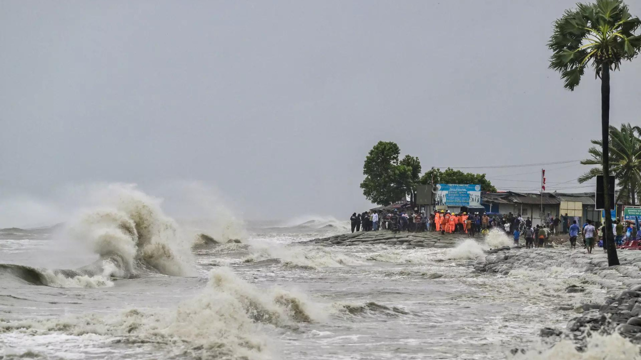 Bengal Braces For Cyclone 'Remal', Landfall By Midnight