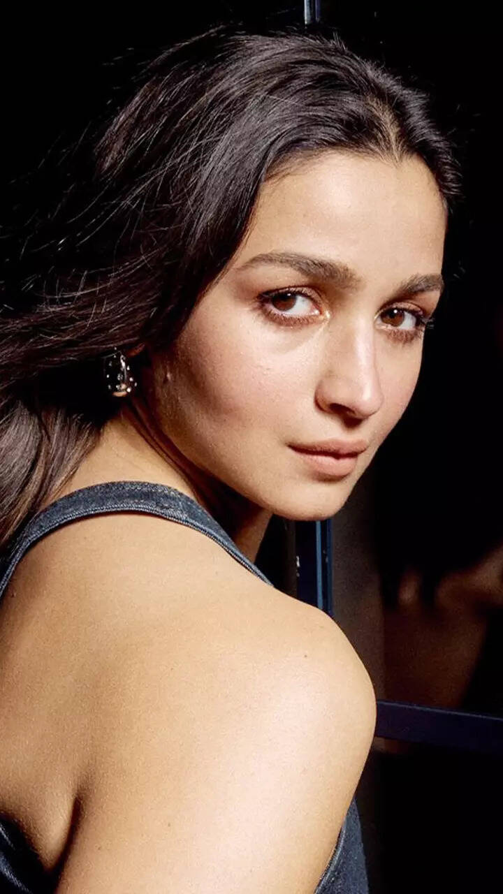 Alia Bhatt makes fashion statement in a denim bodycon dress | Times of India Alia Bhatt makes fashion statement in a denim bodycon dress | Times of India