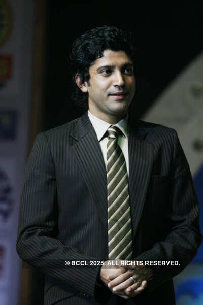 B'wood bigwigs wish Dilip Kumar