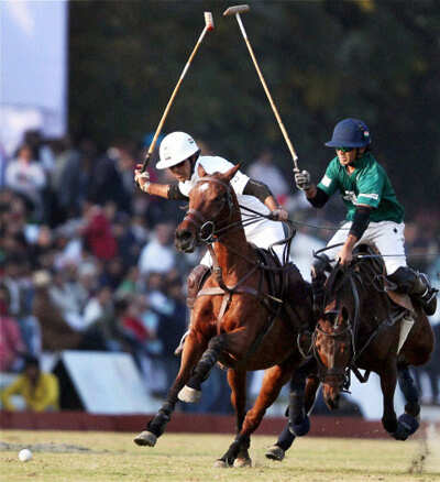Saif-Bebo spotted at a Polo match