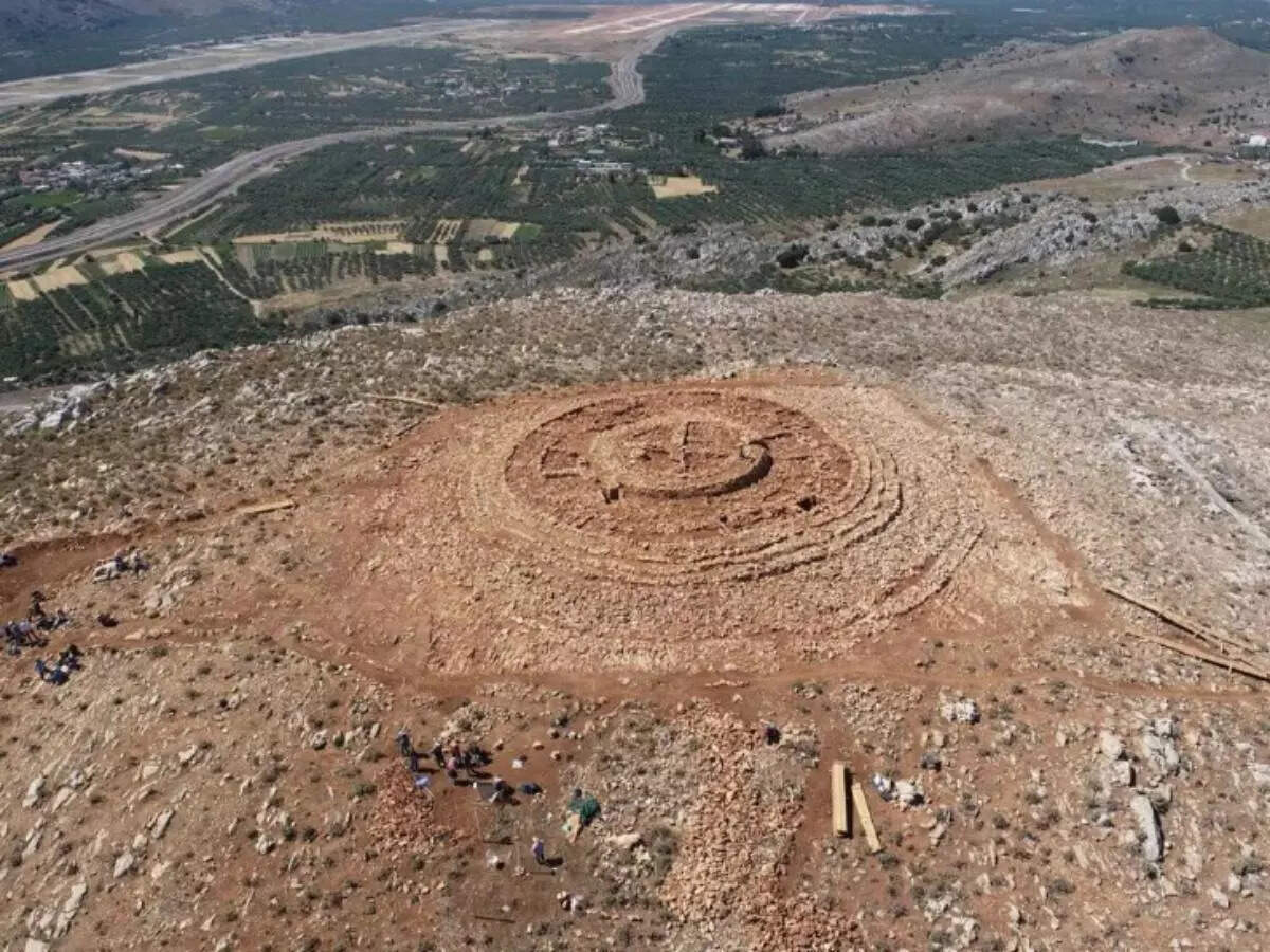 Greece: Mysterious 4000-year-old structure unearthed in popular Greek island Crete Greece: Mysterious 4000-year-old structure unearthed in popular Greek island Crete