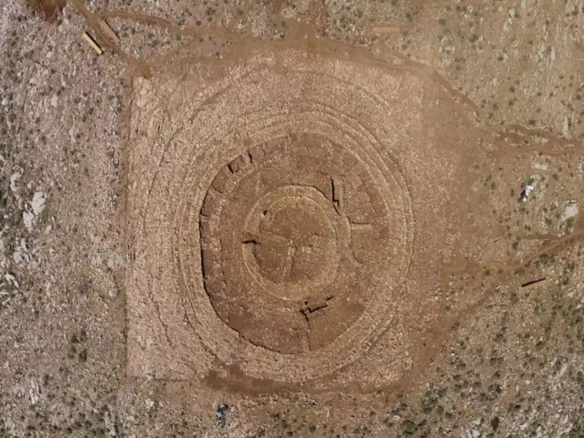 Greece: Mysterious 4000-year-old structure unearthed in popular Greek island Crete Greece: Mysterious 4000-year-old structure unearthed in popular Greek island Crete