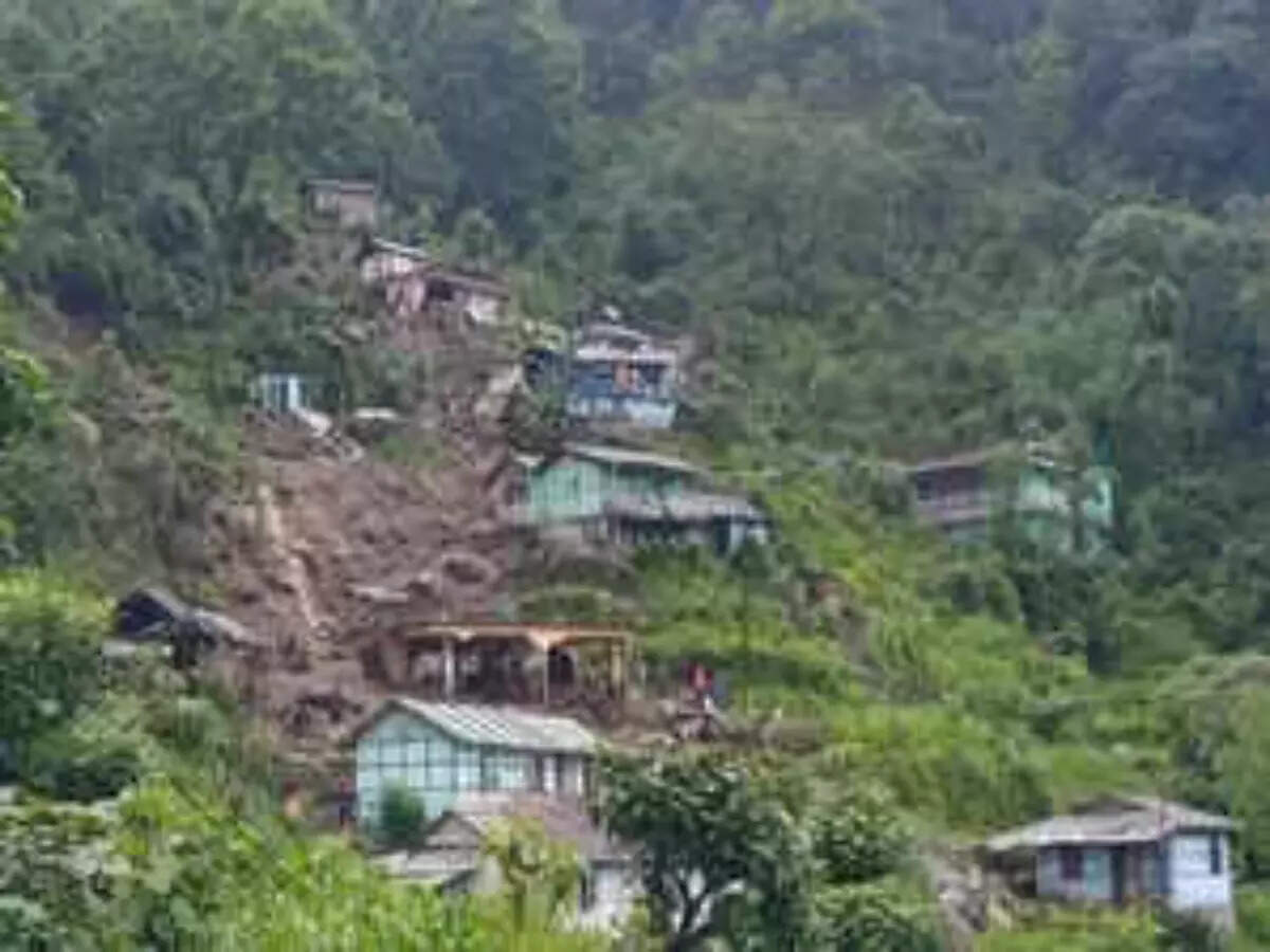 Sikkim: Massive landslides leave over 1,200 tourists stranded; 9 lives lost Sikkim: Massive landslides leave over 1,200 tourists stranded; 9 lives lost