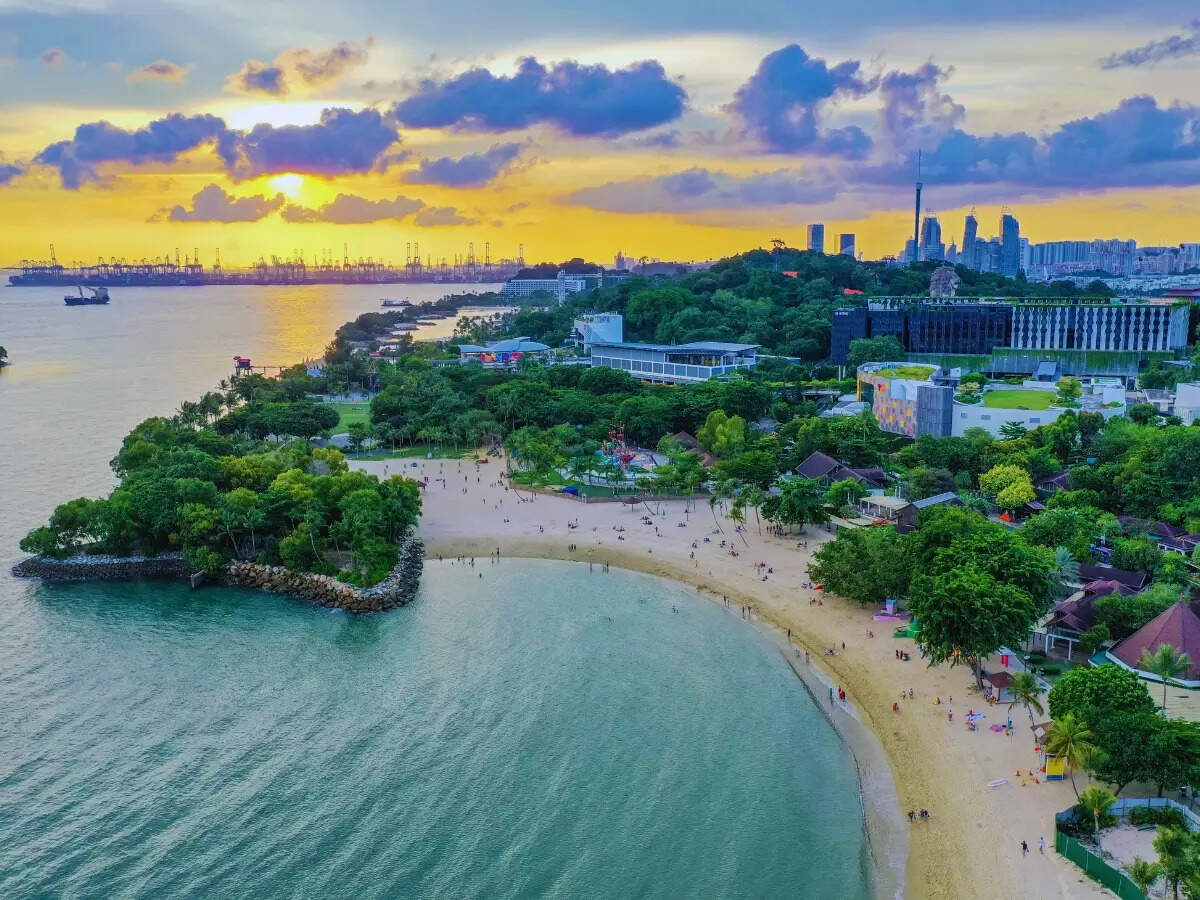 Singapore: Oil spill forces temporary closure of Sentosa Island beaches