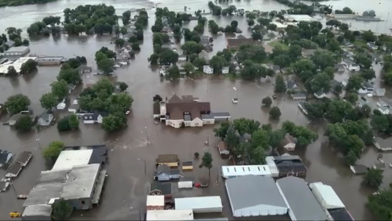 Flooding wreaks havoc in Iowa while most of US sizzles in heat