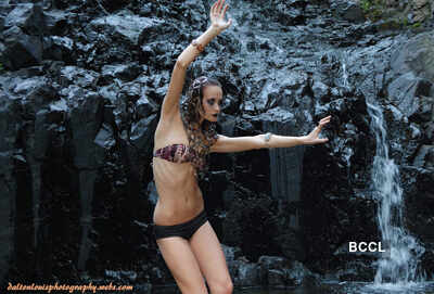 Models pose for wild photoshoot!