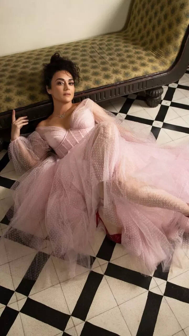 preity zinta pink dress Preity Zinta, blooming like a rose in her gorgeous pink attire #PreityZinta  #bollywood #bollywoodentertainment #beauty #bollywoodbeauty  #bollywoodentertainment #glamour #MiddayEntertainment Preity G Zinta Preity  Zinta FAN CLUB Preity ZINTA Lovers