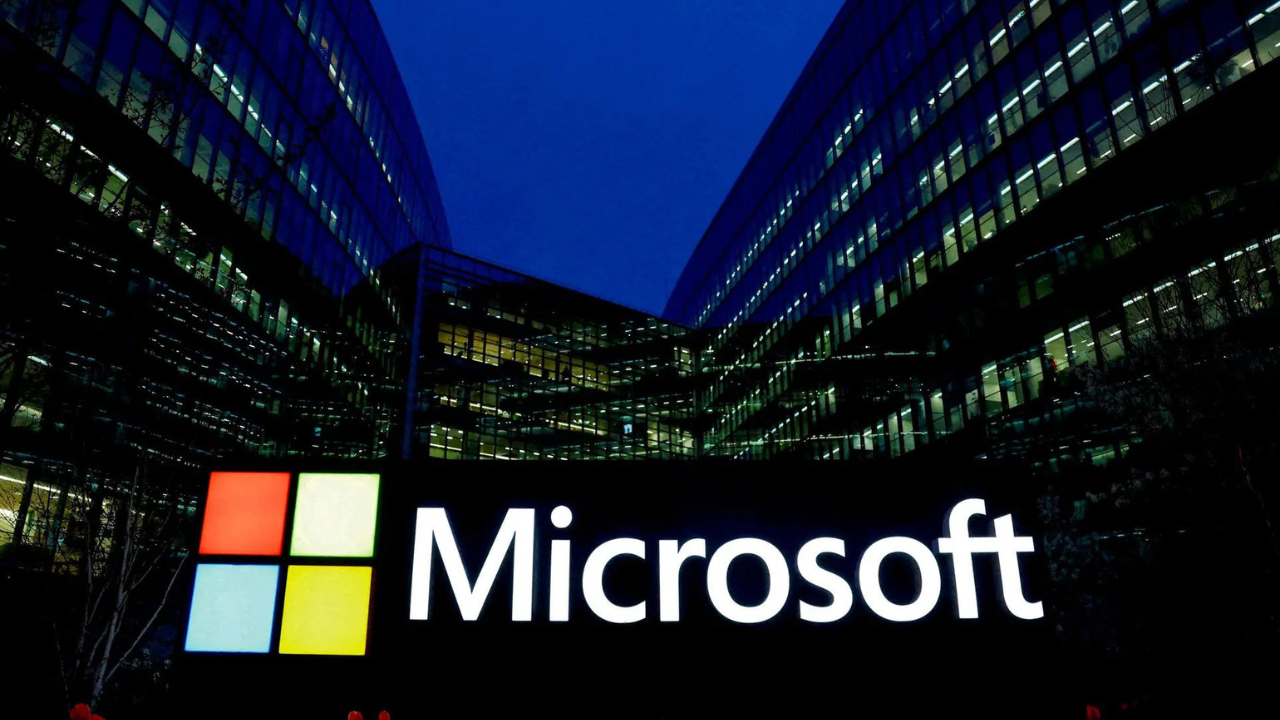 Flights grounded, bank services disrupted Global Microsoft outage