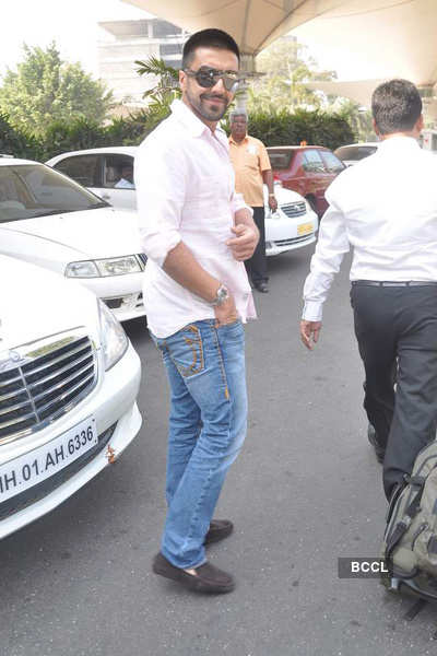 Stars return from Hyderabad