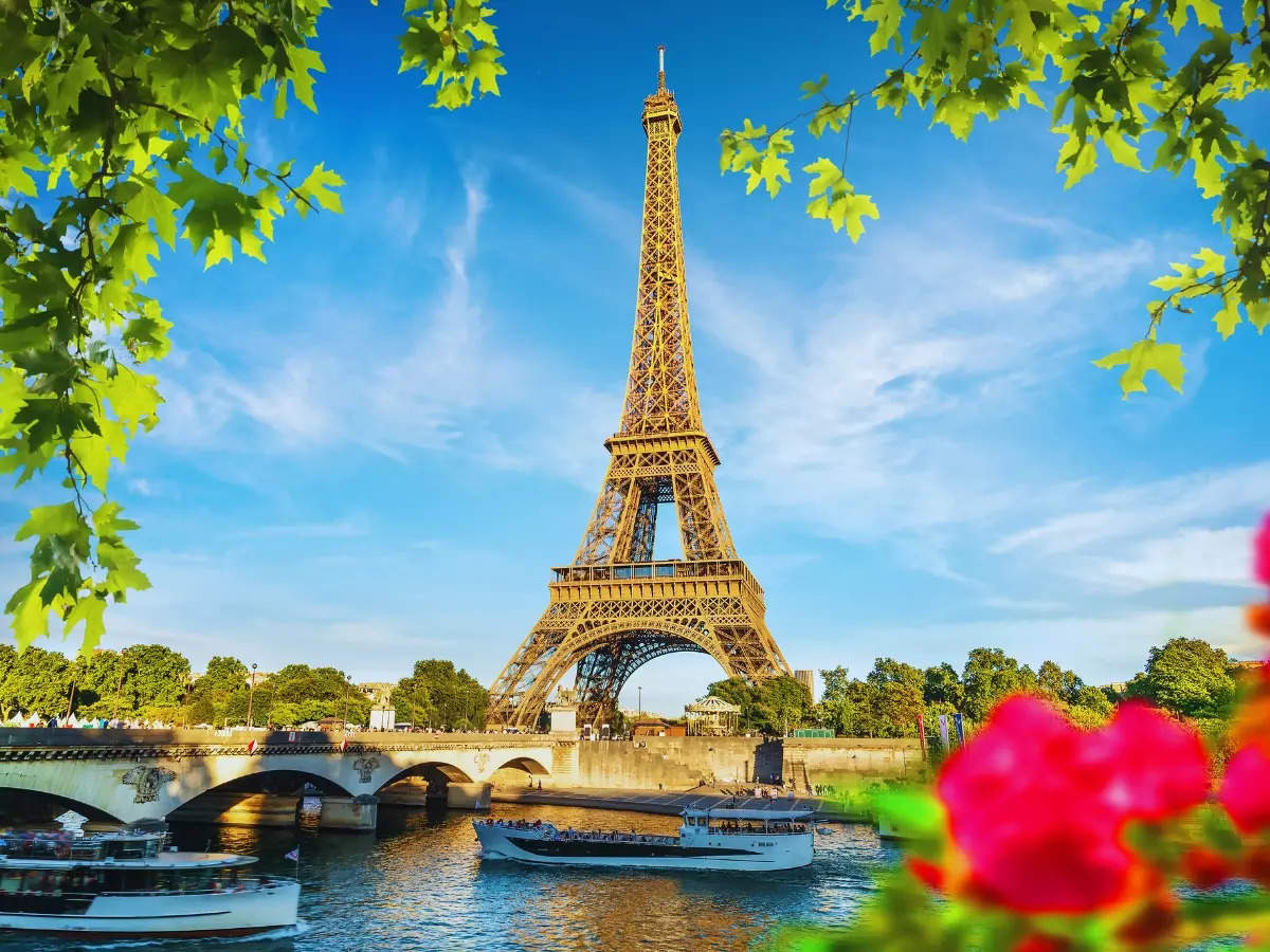 What makes Paris the City of Love? | Times of India Travel