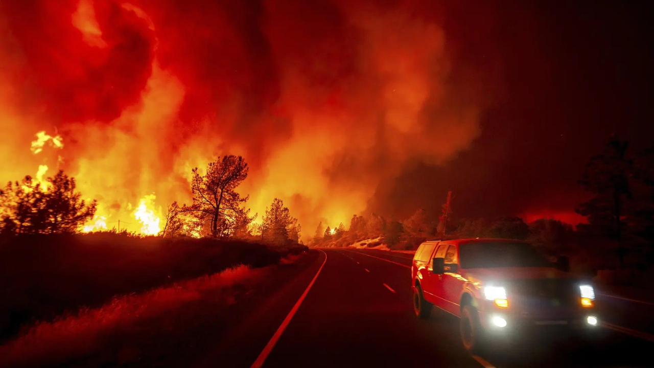 Wildfires ravage US and Canada, burn thousands of square miles, prompt ...
