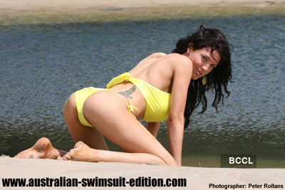 Models sizzle in swimsuit!