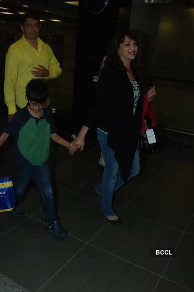 Madhuri with kids & hubby at airport