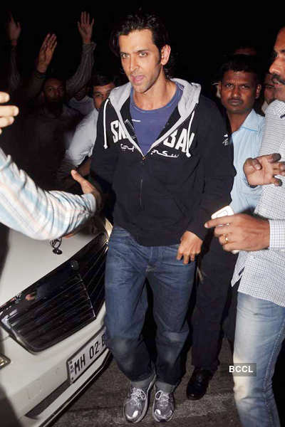 Hrithik Roshan arrives at Farhan Akhtar's b'day bash