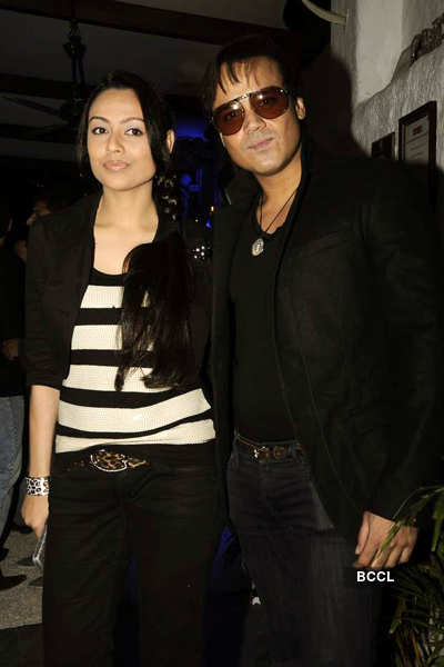 Yash Tonk With Wife Gauri During Dabboo Ratnani's 2012 Calendar Launch