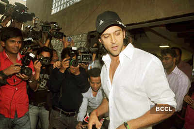 Hrithik's 38th b'day with media
