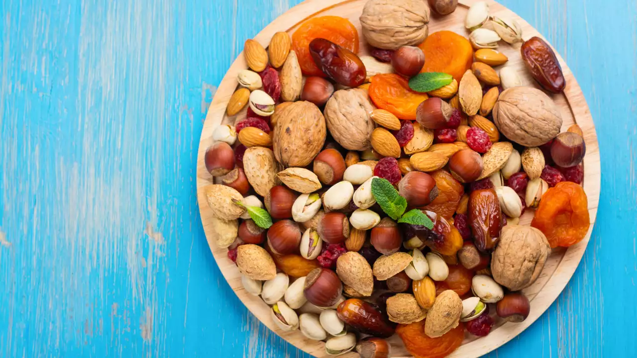 From soaked figs to soaked almonds: How much fibre and protein these dry fruits have