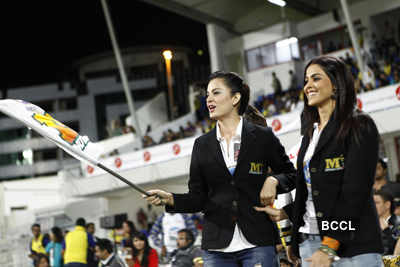 Newly weds Riteish, Genelia at CCL 2