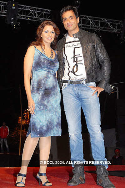 Sonu Sood @ CP Club's new year bash