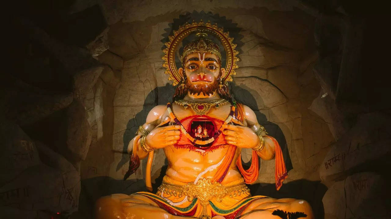 Recite Hanuman Chalisa daily: 5 ways it can immensely benefit you