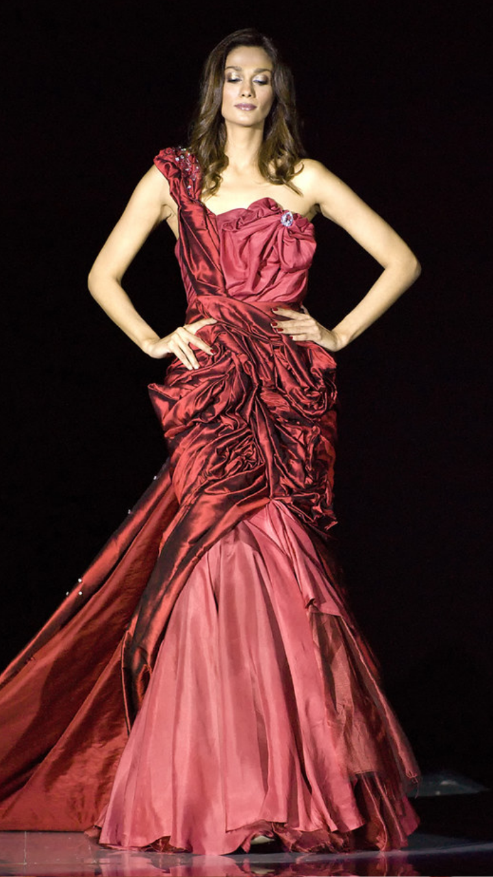 Subway' Dress to The Red Diamond Abaya: Most expensive dresses in the history of fashion | Times of India Subway' Dress to The Red Diamond Abaya: Most expensive dresses in the history of fashion | Times of India