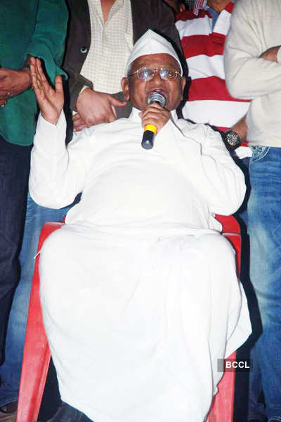 Anna Hazare @ spl. screening of 'Gali Gali..'
