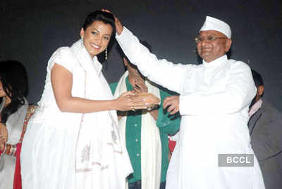 Anna Hazare @ spl. screening of 'Gali Gali..'