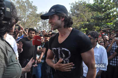 'Agneepath' stars visit multiplexes