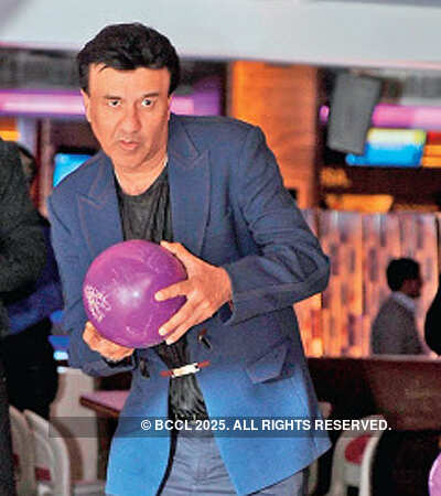 Cast of 'Gali Gali...' go bowling