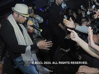Honey Singh performs @ Jynxxx party