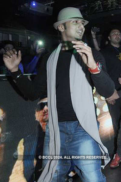 Honey Singh performs @ Jynxxx party