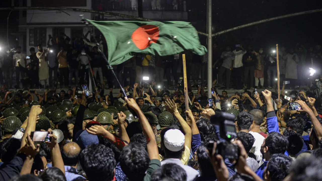 ​Bangladeshi mobs tear, bulldoze and burn home of Sheikh Hasina’s father Mujibur Rahman