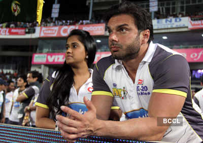 Newly weds Riteish, Genelia at CCL 2