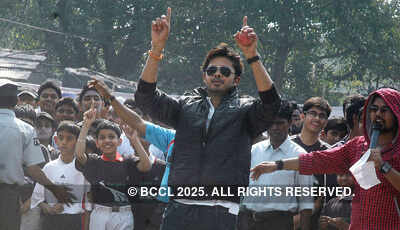 Sreesanth plays cricket with students