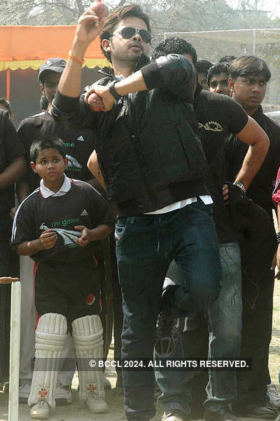 Sreesanth plays cricket with students