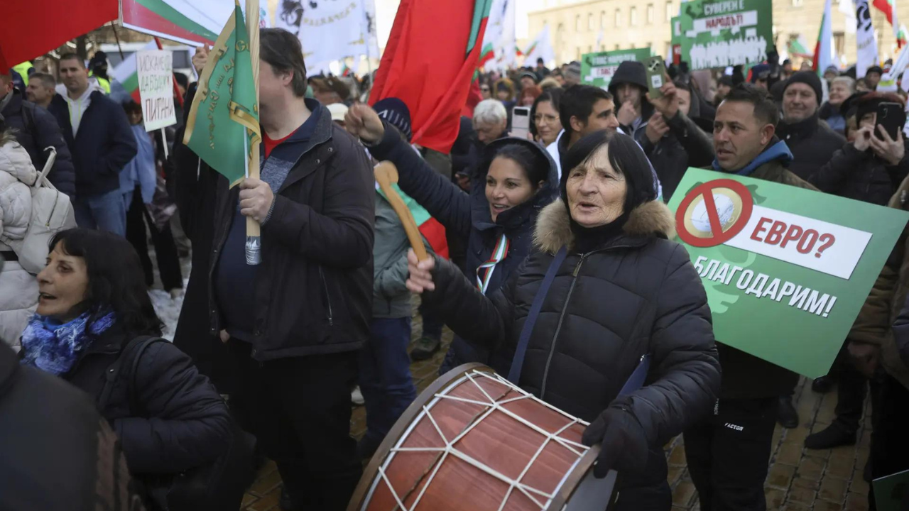 Clashes erupt as anti-Euro protesters attempt to storm EU mission in Bulgaria