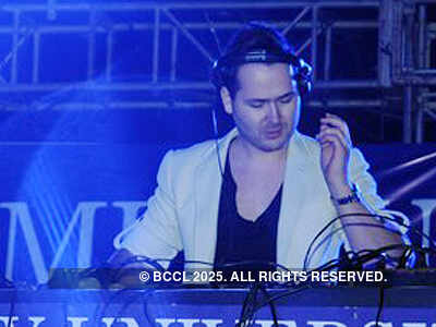 Edward Maya performs @ Amity's fest