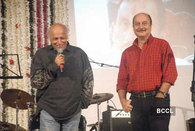 Anupam Kher father's prayer meet