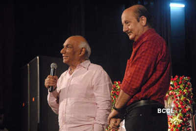 Anupam Kher father's prayer meet